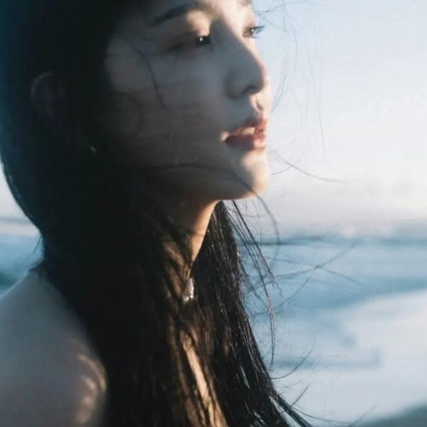 笼子里的女人